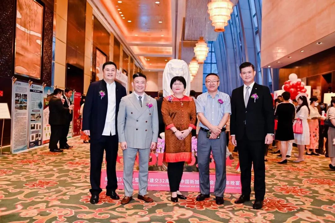 “同日”品牌亮相新加坡57周年國慶暨新中建交32周年、中國新加坡商會20周年晚宴